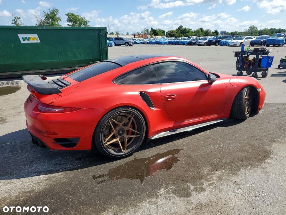 Porsche 911 Turbo - 4