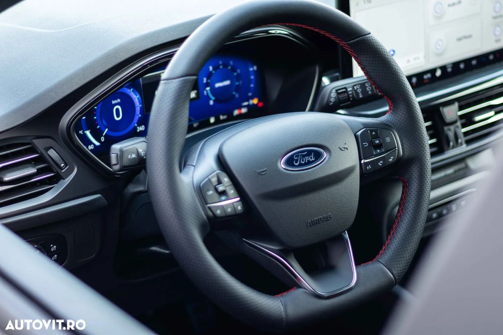 Ford Focus 1.0 EcoBoost 6MT MHEV ST-Line X - 12