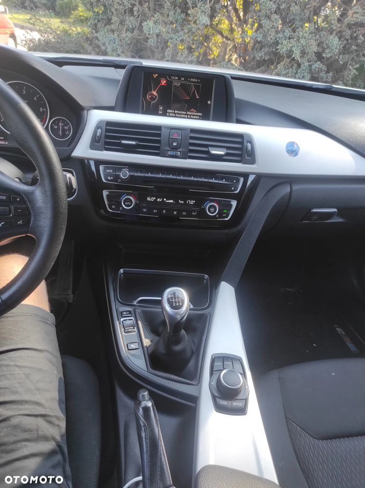 BMW Seria 3 318d - 4