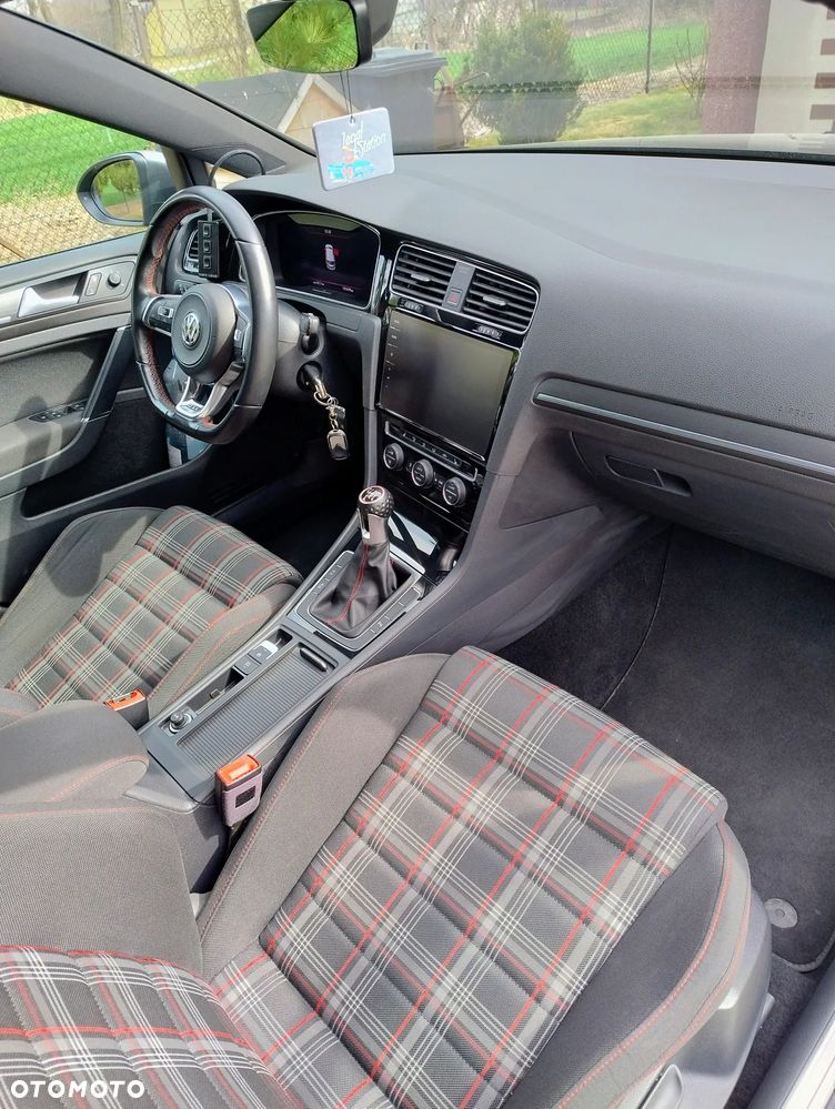 Volkswagen Golf GTI (BlueMotion Technology) - 9