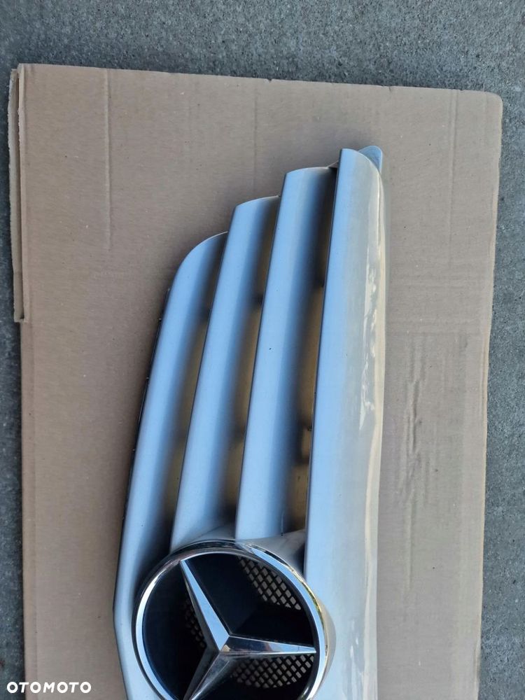 GRILL MERCEDES B KLASA W 245 KOL 761 A1698800183 - 2