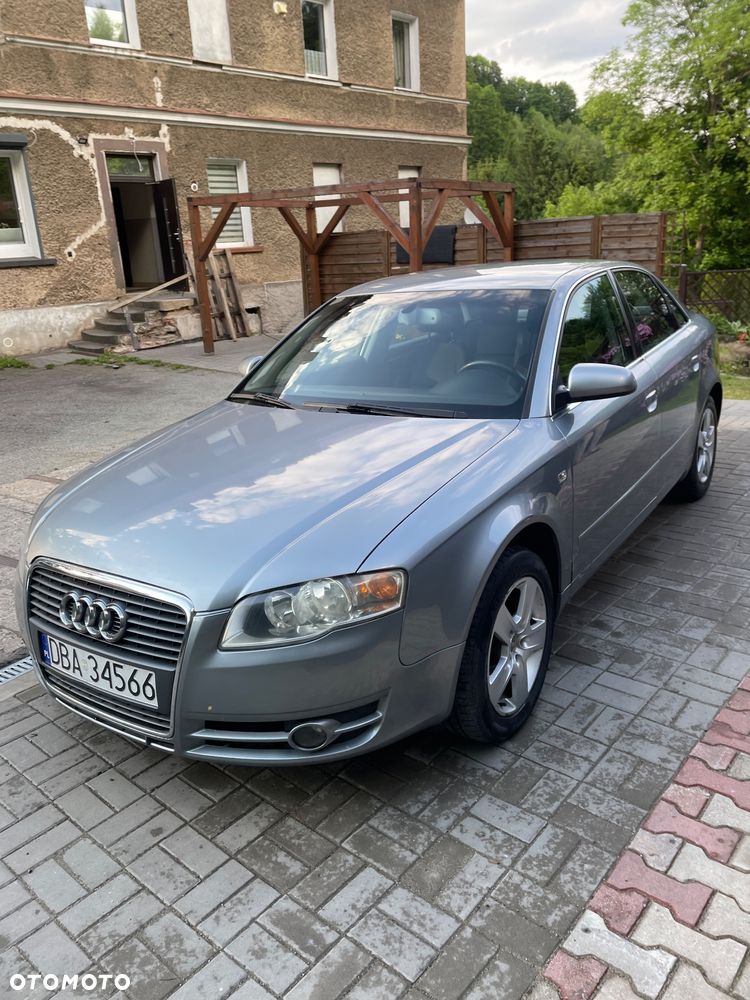 Audi A4 Limousine - 1