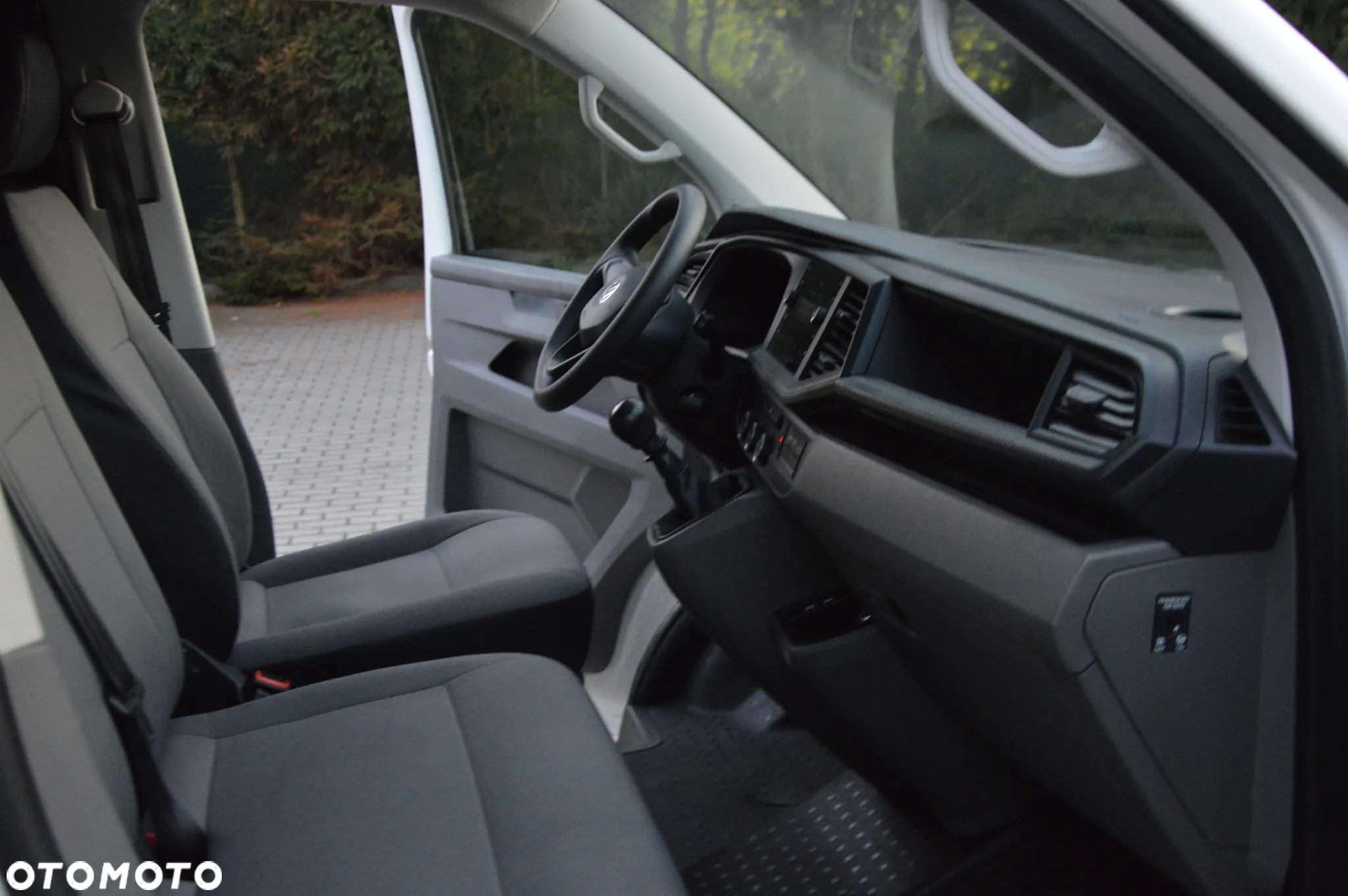 Volkswagen TRANSPORTER T6.1 - 12