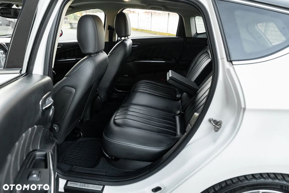 Lancia Delta 1.8 Di TurboJet 16v Automatik Platinum - 24