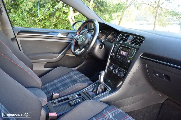 VW Golf 2.0 TSi GTi - 8