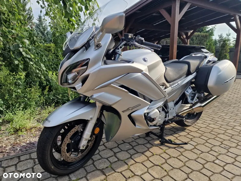 Yamaha FJR - 16