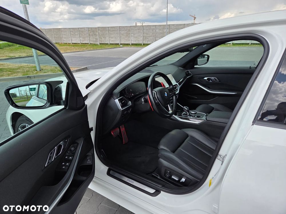 BMW Seria 3 330i Sport Line - 9