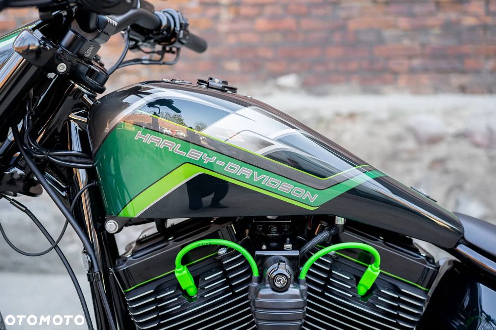 Harley-Davidson Softail Breakout - 22