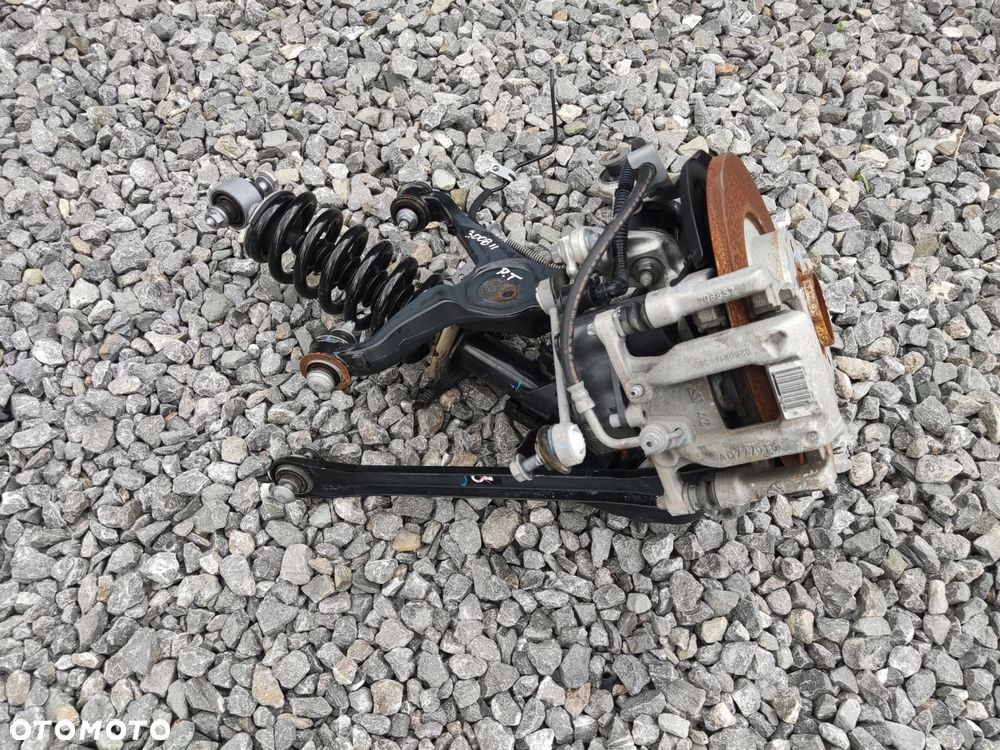 piasta prawa prawy tył tylna wahacz wahacze amortyzator peugeot 3008 ii 20- - 4