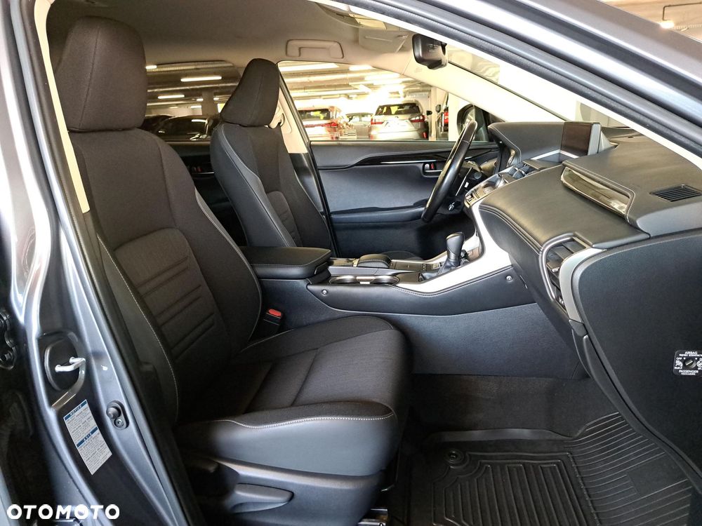 Lexus NX 300h Business Edition AWD - 15