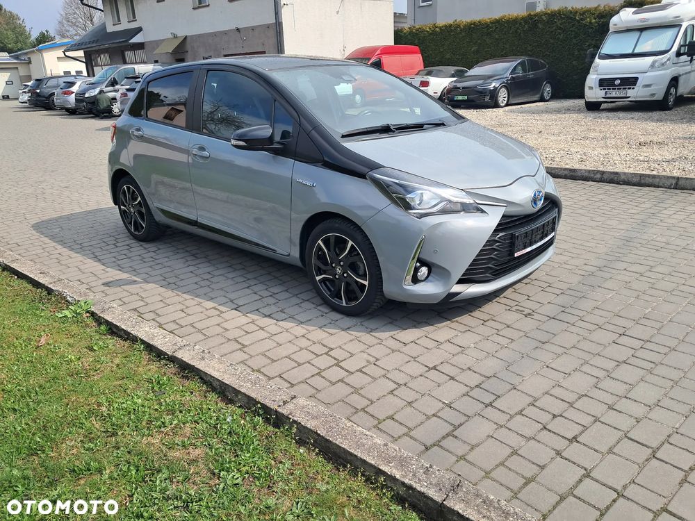 Toyota Yaris Hybrid 100 Selection Passion - 4