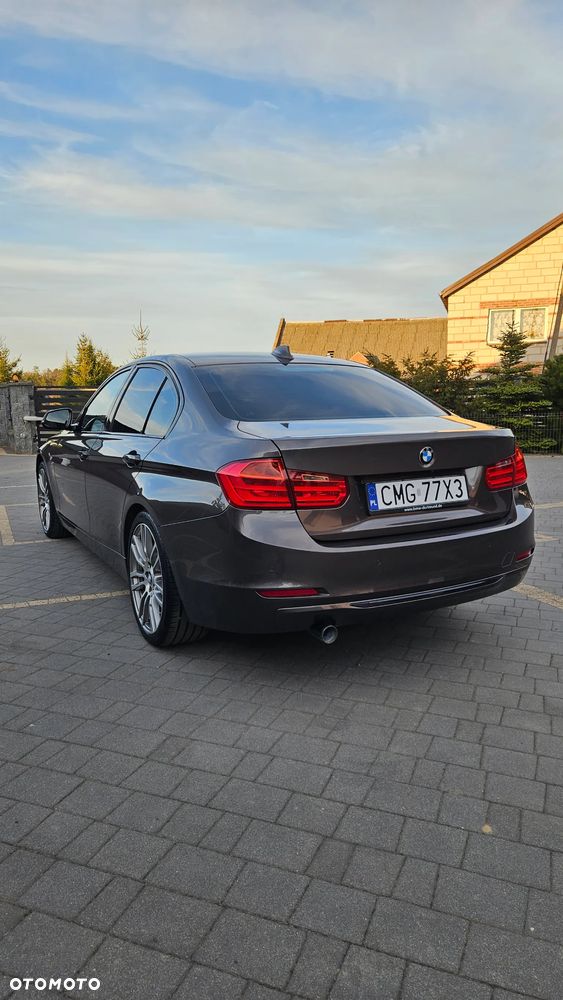 BMW Seria 3 318d Sport Line - 8
