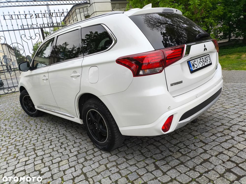 Mitsubishi Outlander 2.0 4WD Top - 13
