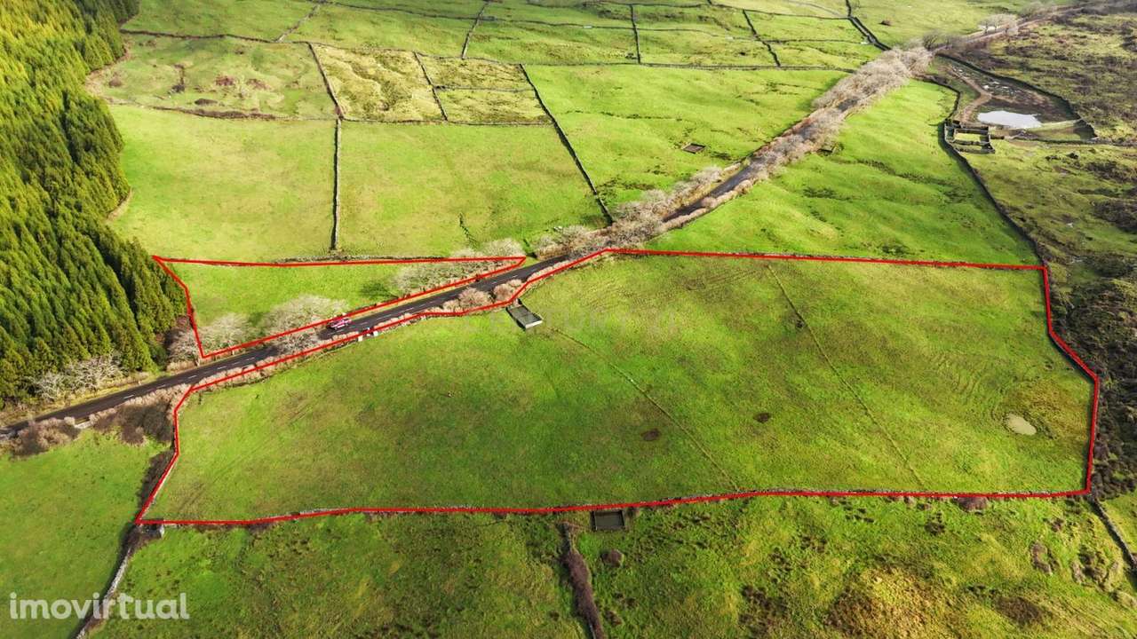 Terreno Espetacular em São Bartolomeu de Regatos, Angra do Heroísmo - Grande imagem: 2/4