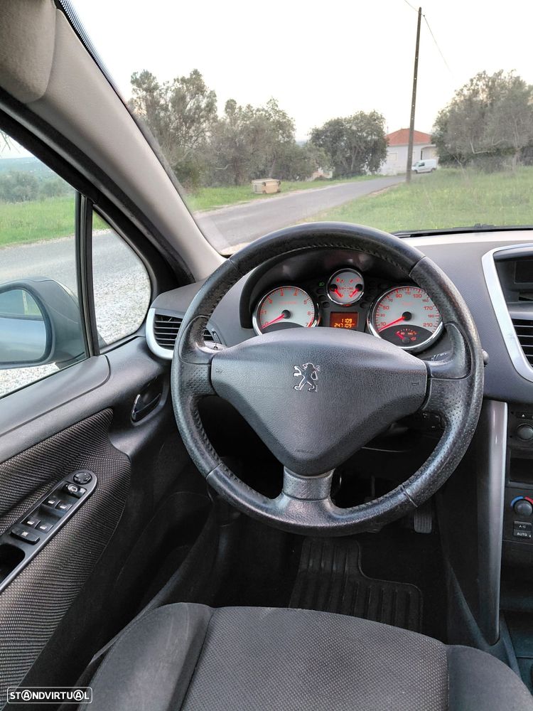Peugeot 207 1.4 16V Trendy - 4