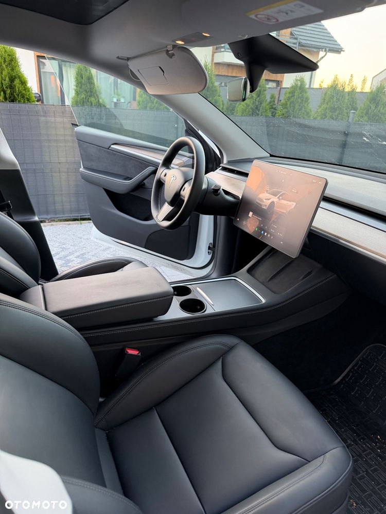 Tesla Model Y Performance AWD - 27