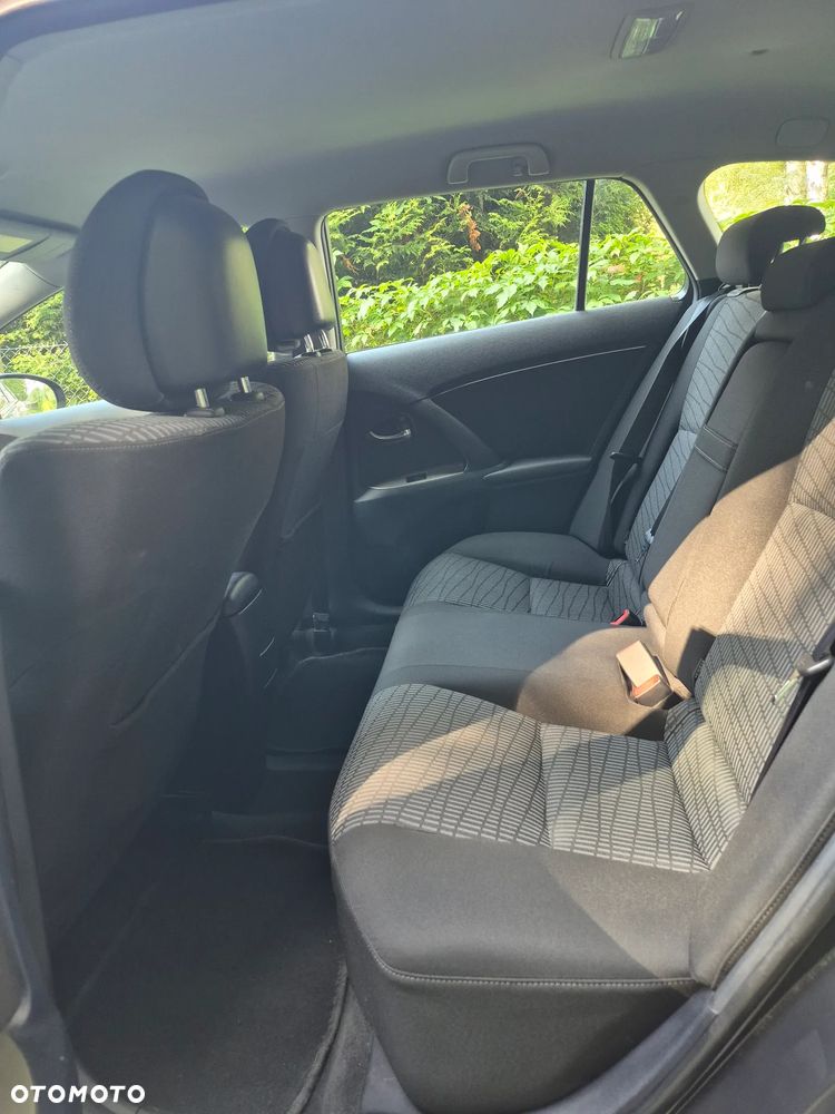 Toyota Avensis 2.0 D-4D Edition - 23
