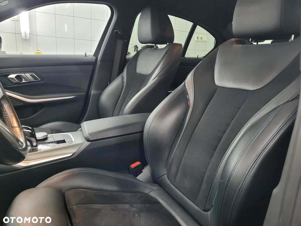 BMW Seria 3 330d xDrive - 11