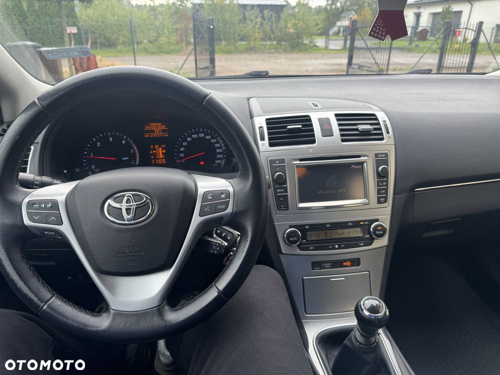 Toyota Avensis - 8