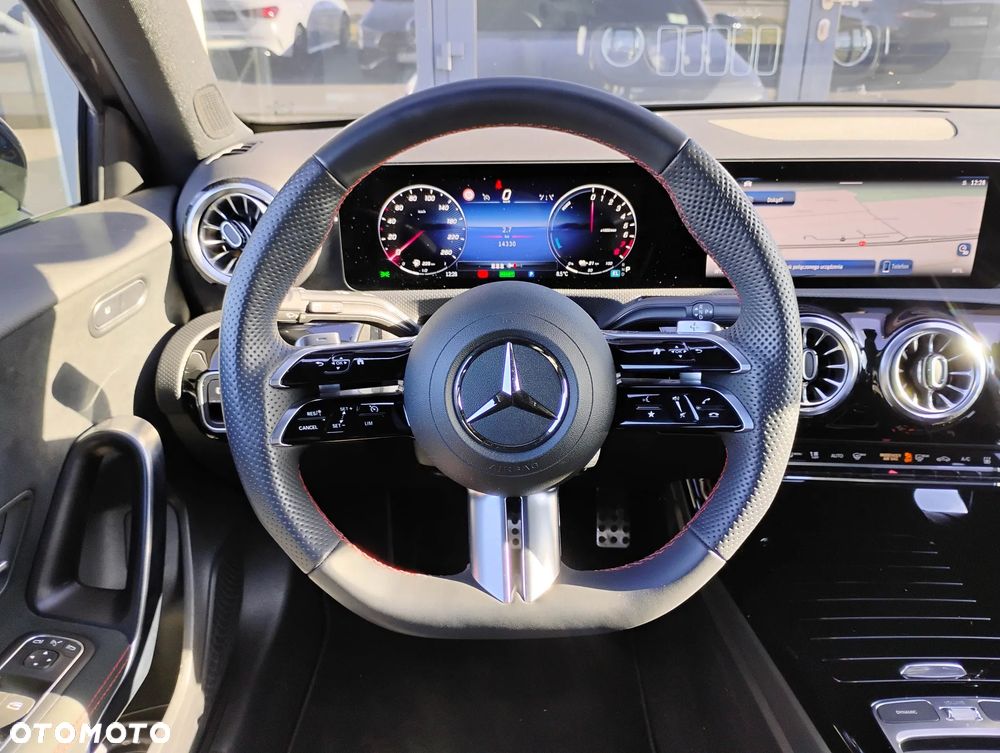 Mercedes-Benz Klasa A 250 e PHEV AMG Line 8G-DCT - 18