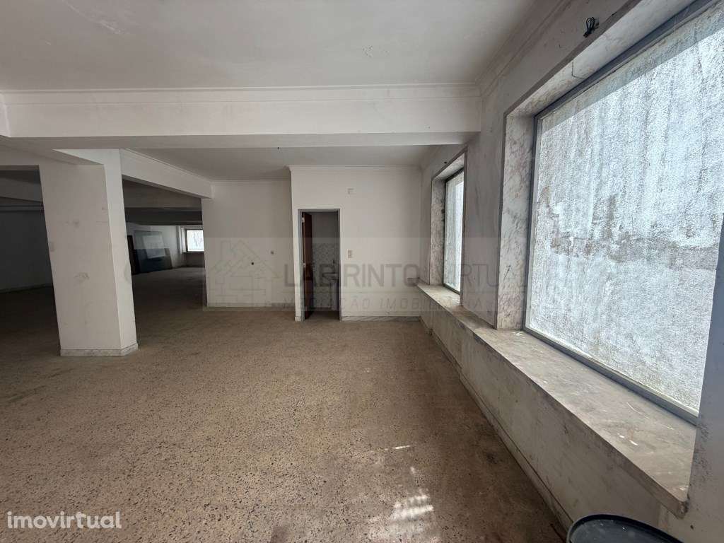 Vende-se Loja com acesso direto para a rua, em Agualva-Cacém, Sintra - Grande imagem: 4/10