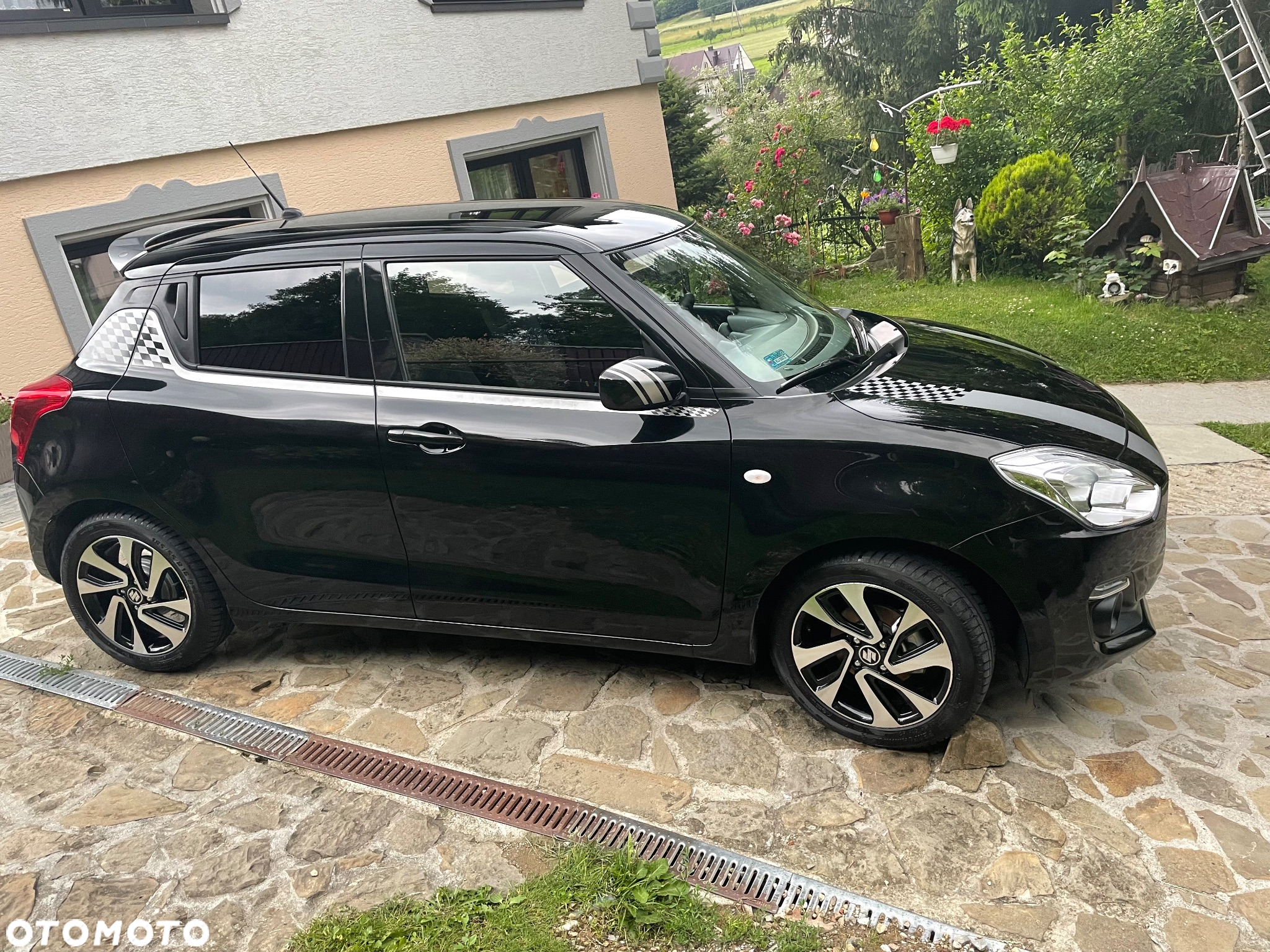 Suzuki Swift 1.0 T Premium Plus - 4