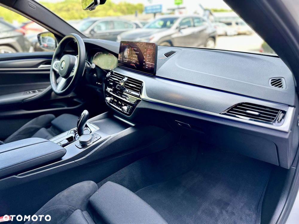 BMW Seria 5 520d xDrive M Sport Edition - 24