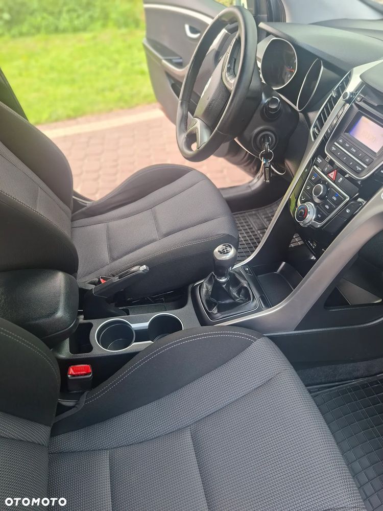 Hyundai i30 blue Kombi 1.6 GDi Trend - 12