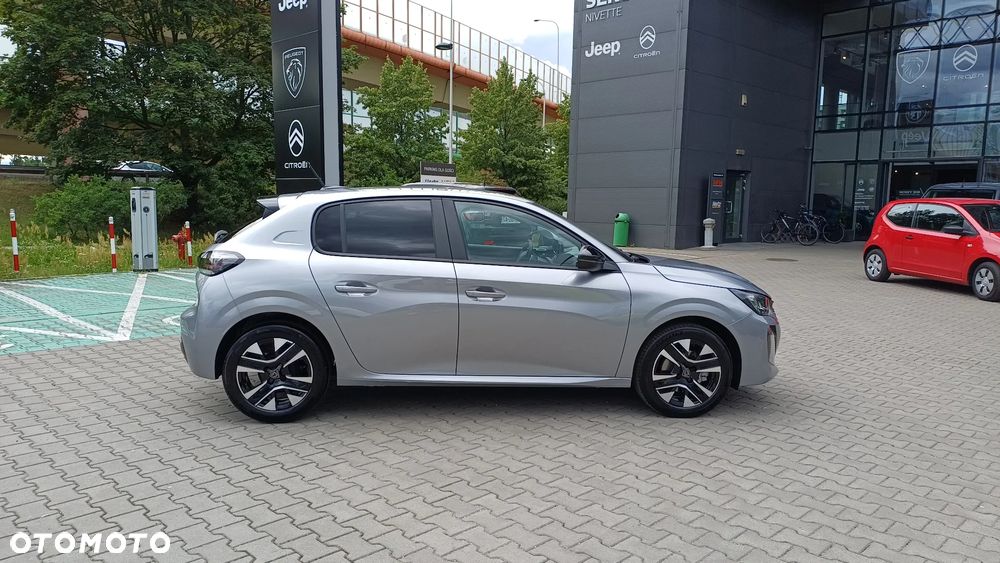 Peugeot 208 - 8