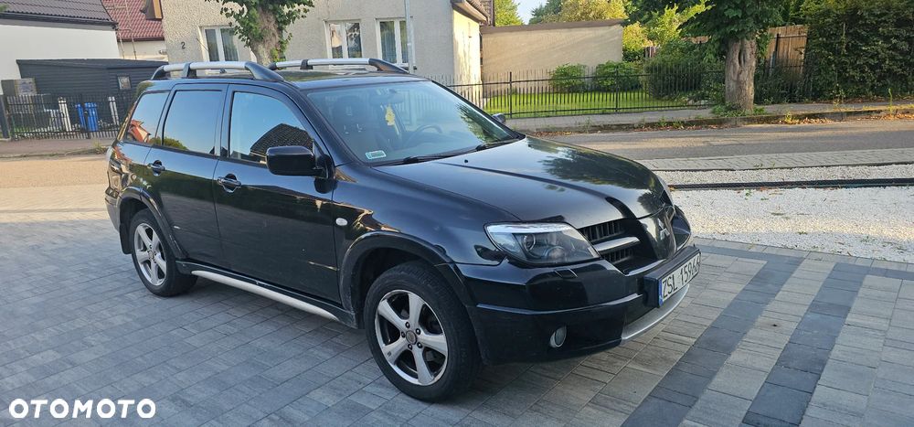Mitsubishi Outlander - 2