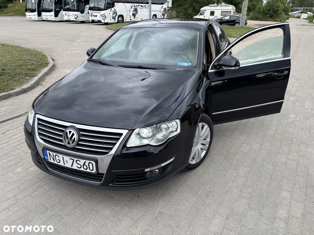 Volkswagen Passat - 1