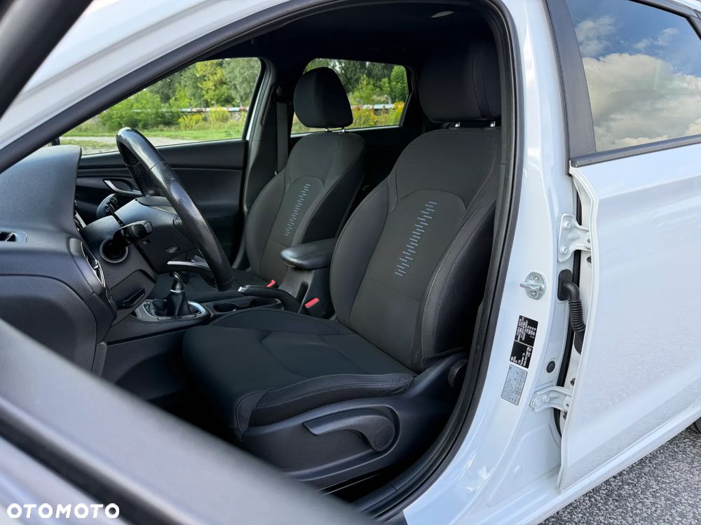 Hyundai i30 1.4 Passion - 4