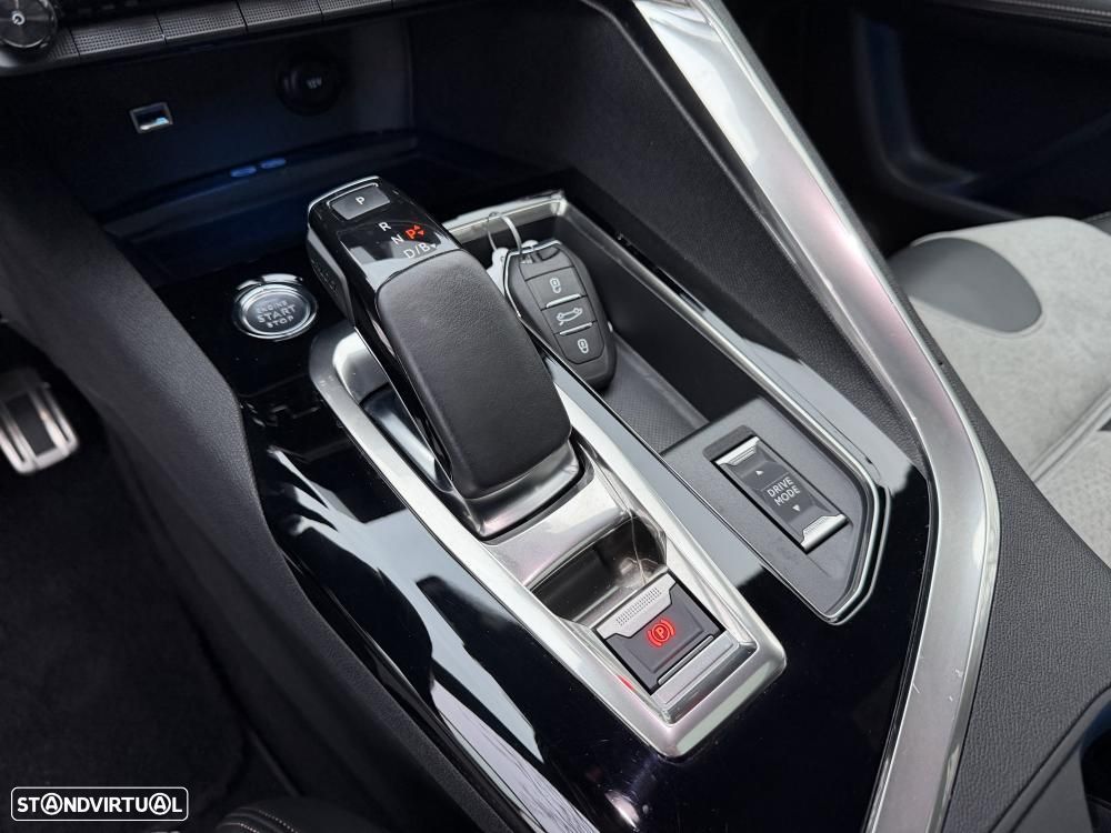 Peugeot 3008 1.6 Hybrid GT Pack e-EAT8 - 24