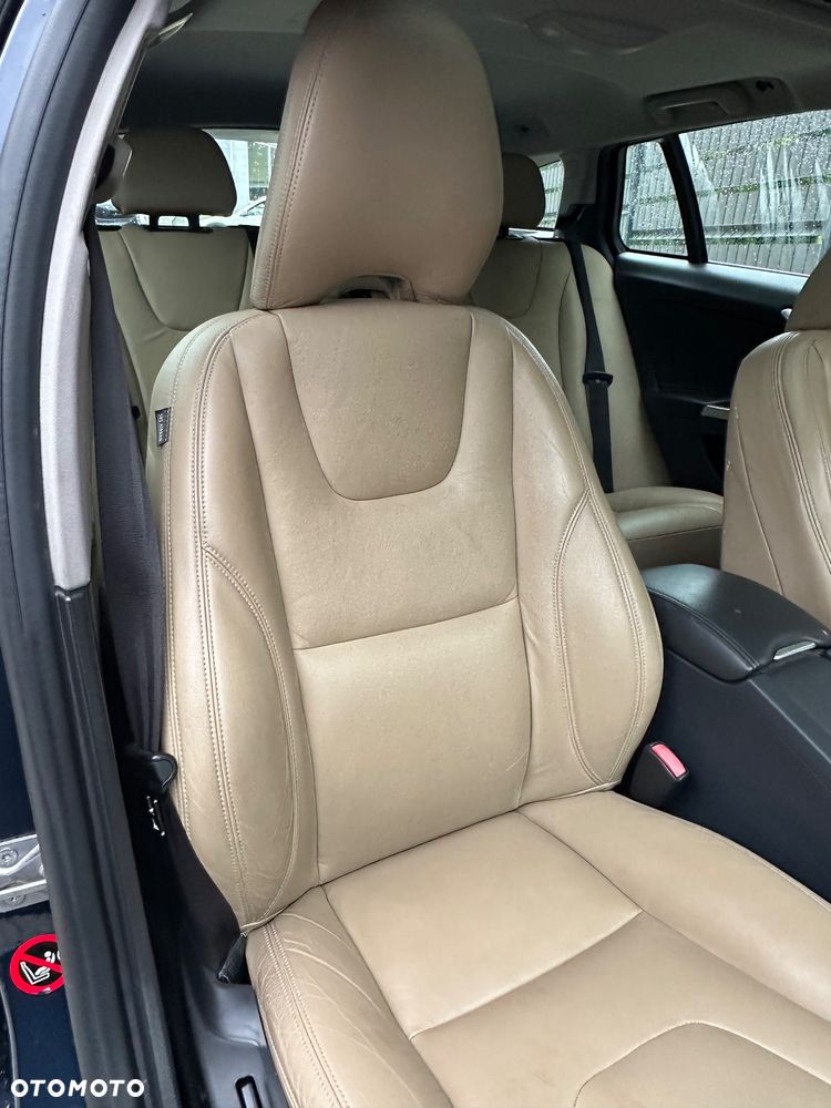 Volvo V60 D4 Momentum - 17