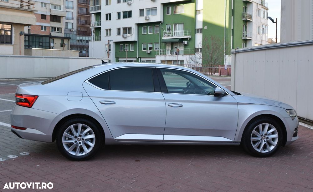 Skoda Superb 2.0 TDI DSG Ambition - 14