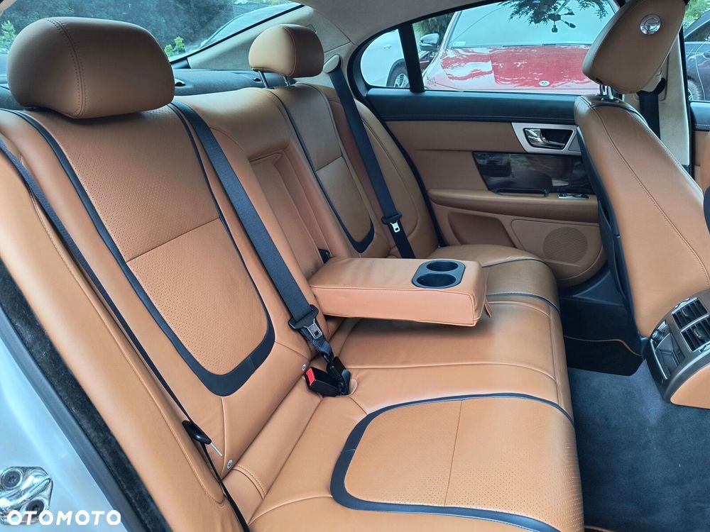 Jaguar XF - 13