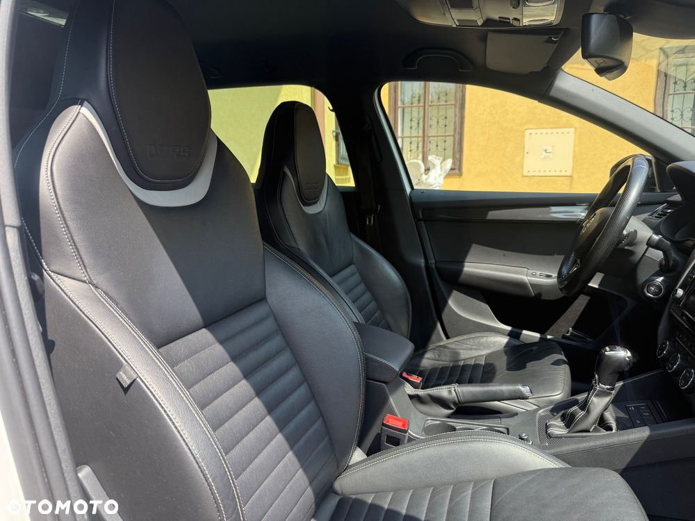 Skoda Octavia Combi 2.0 TDI DSG RS - 26
