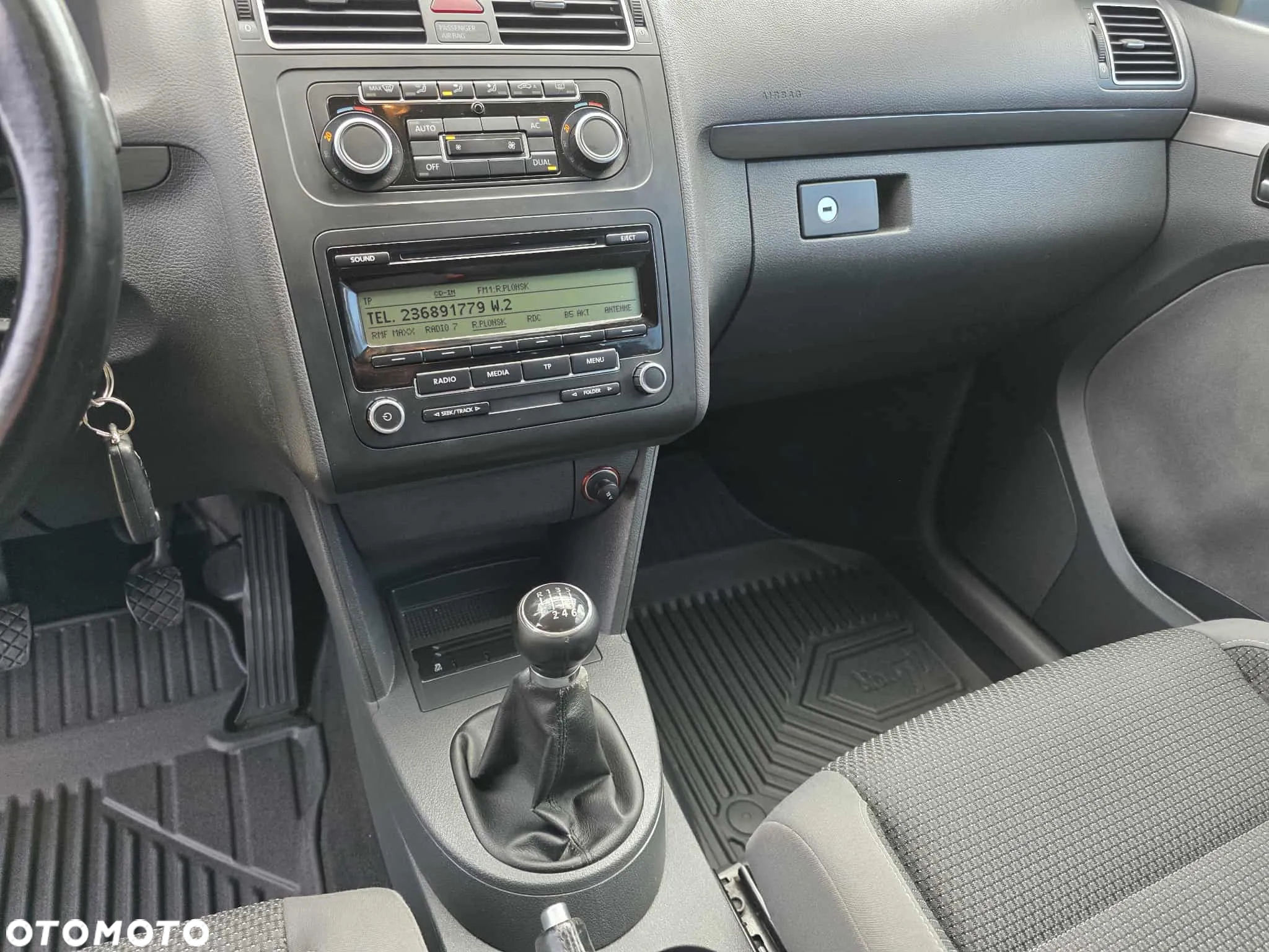 Volkswagen Touran - 12