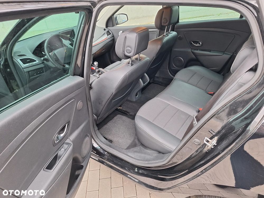 Renault Megane TCe 220 Start & Stop GT 220 - 6