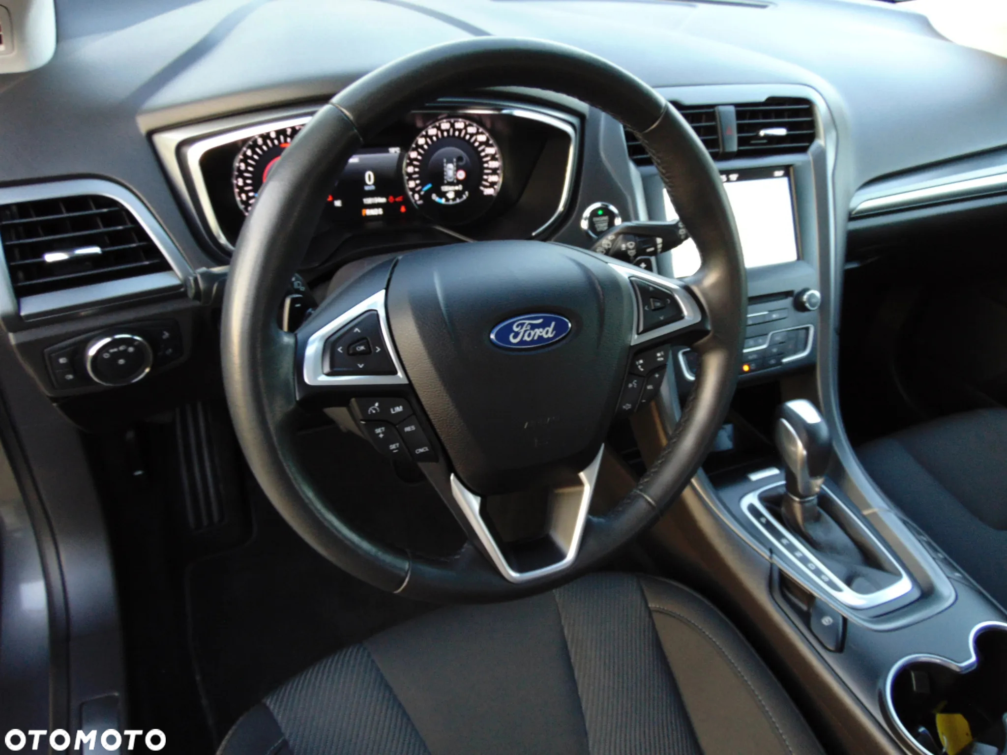Ford Mondeo 2.0 EcoBoost Start-Stopp Autom Titanium - 12