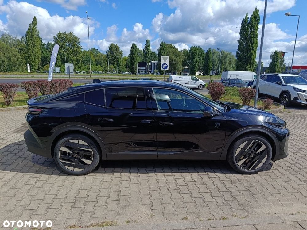 Peugeot 408 - 8