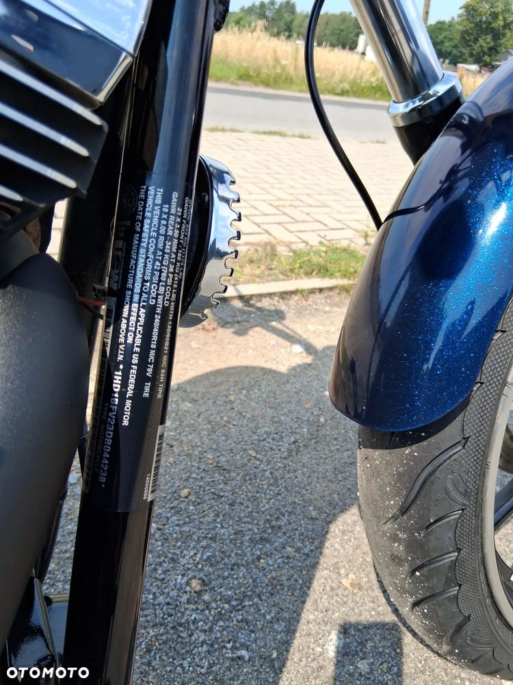 Harley-Davidson Softail Breakout - 17