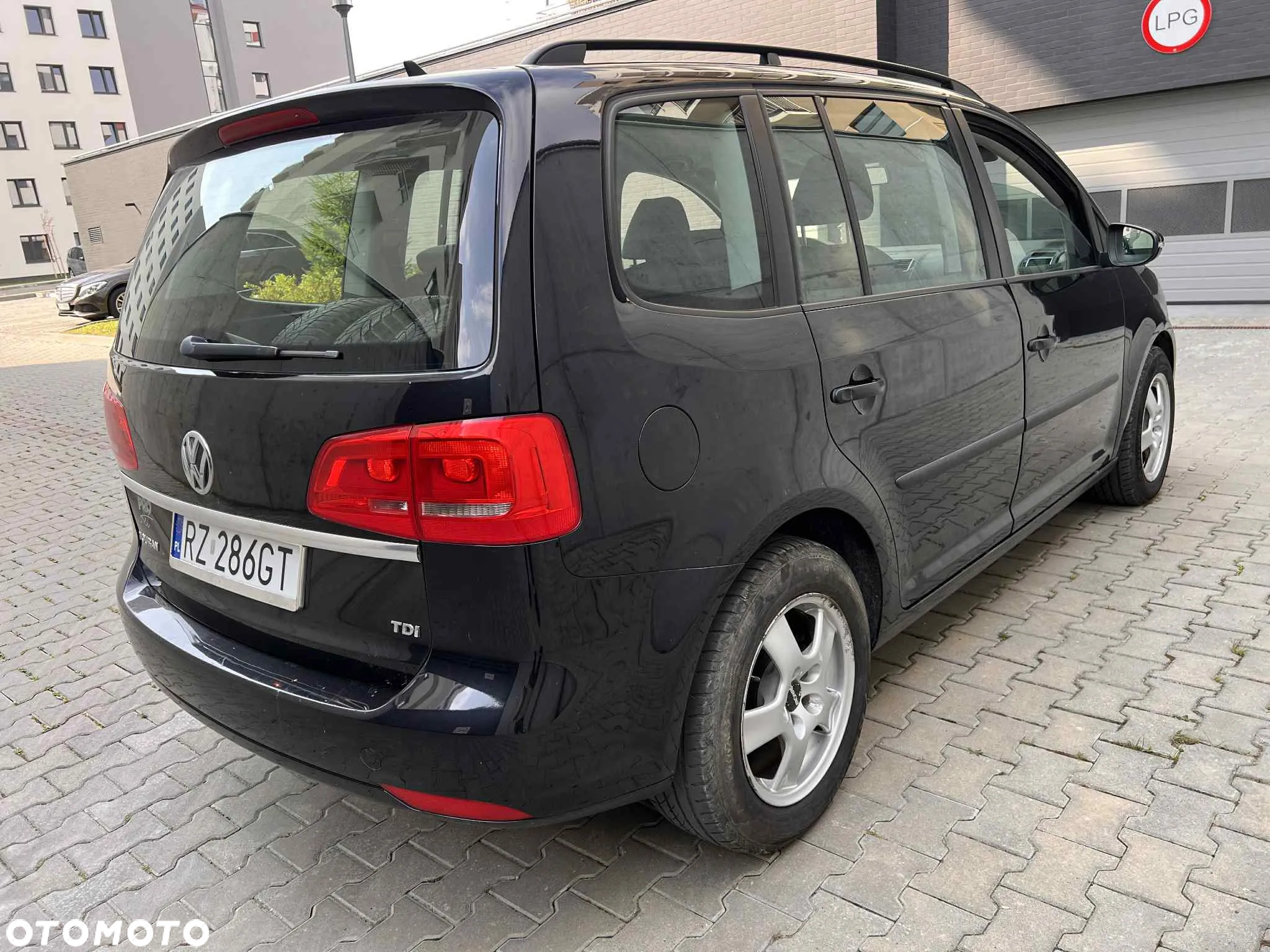 Volkswagen Touran 1.6 TDI DPF Trendline DSG - 14