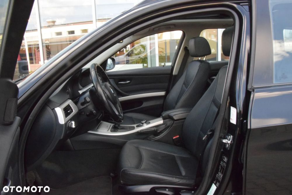 BMW Seria 3 320d xDrive DPF - 24