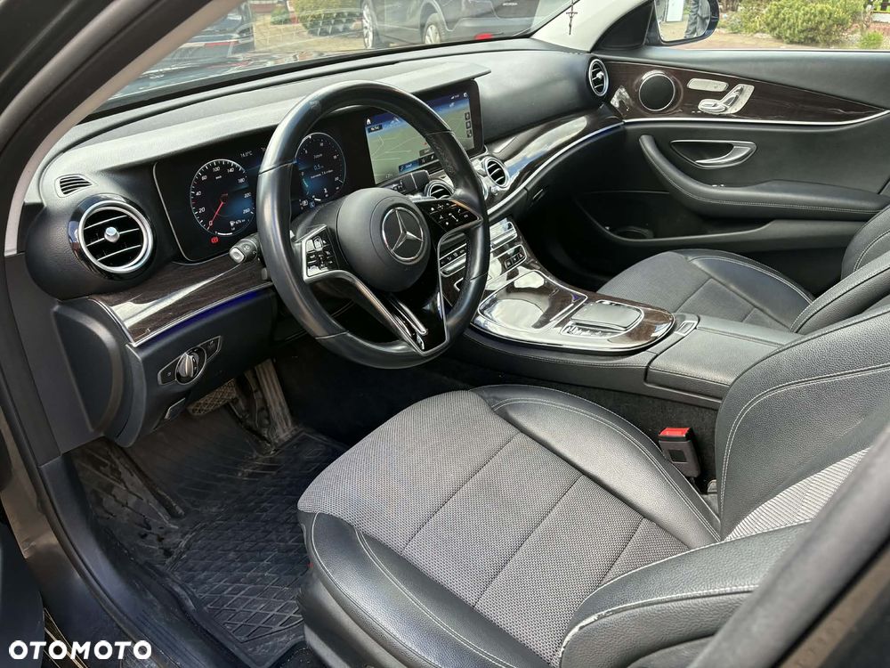 Mercedes-Benz Klasa E 220 d 4-Matic 9G-TRONIC - 11