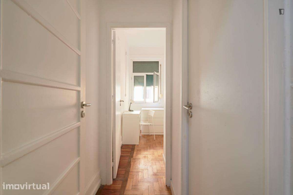 Quarto - localizado em Marquês de Pombal Lisbon - Grande imagem: 5/13