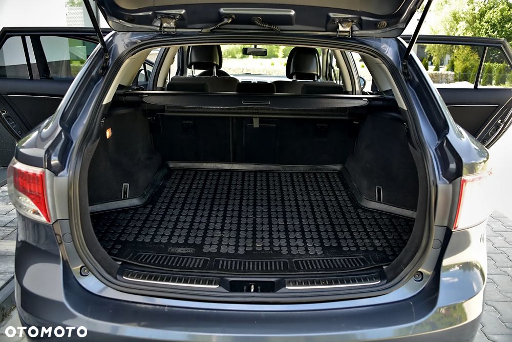 Toyota Avensis 1.6 Premium - 39