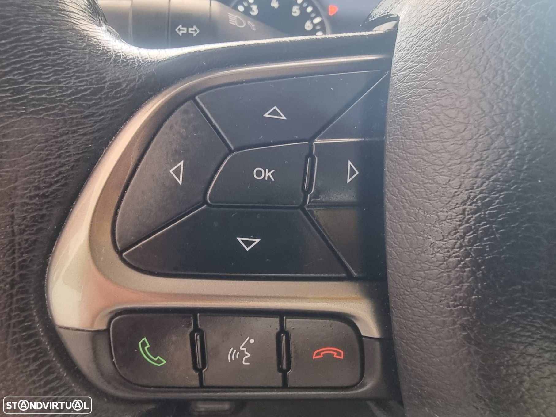 Jeep Renegade 1.0 T Limited - 28
