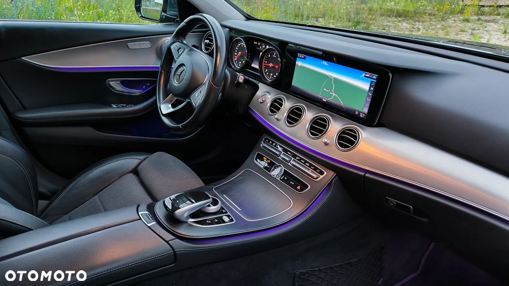 Mercedes-Benz Klasa E 220 d T 9G-TRONIC - 29