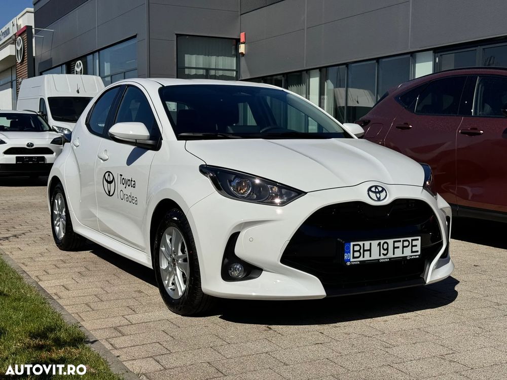 Toyota Yaris 1.5 VVT-i HSD Active - 1